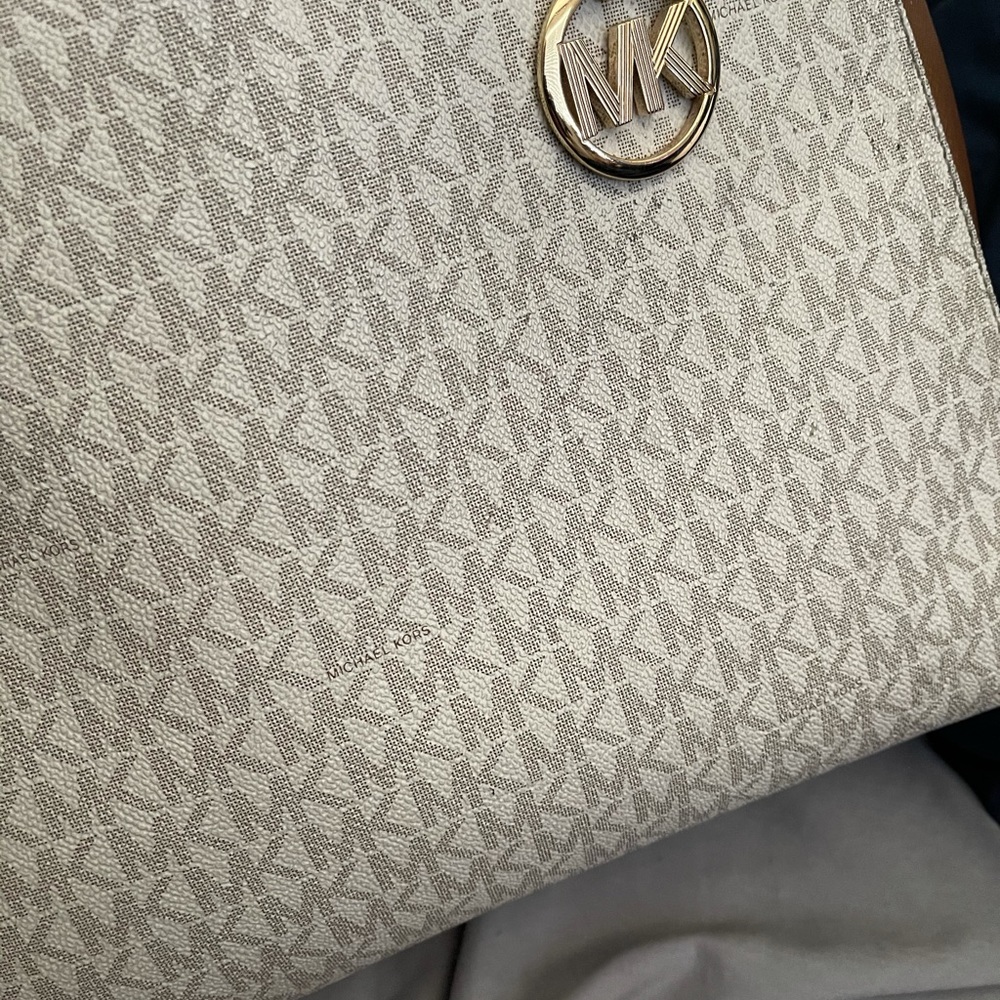 Mk purse - Picture 3 of 3